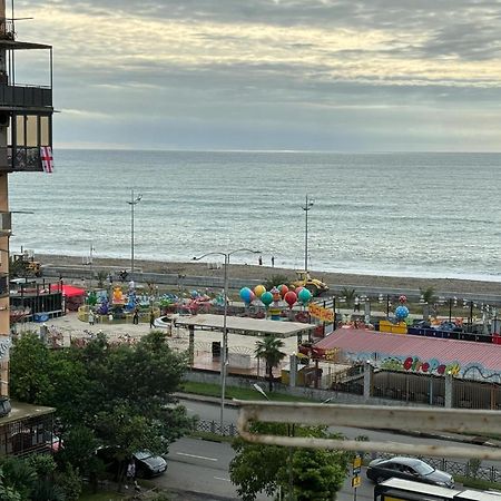 Apartment Near The Sea Batumi Bagian luar foto