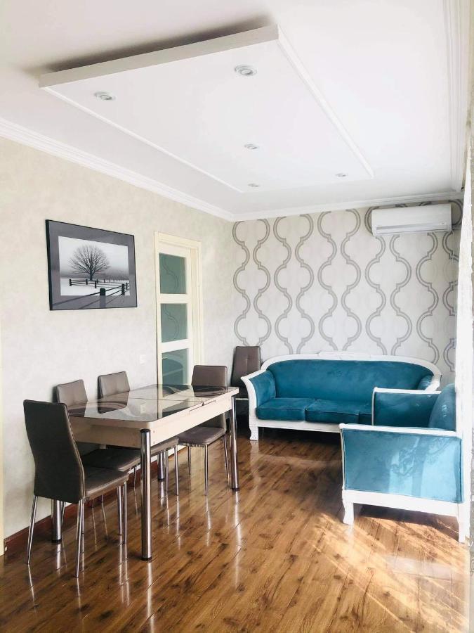 Apartment Near The Sea Batumi Bagian luar foto