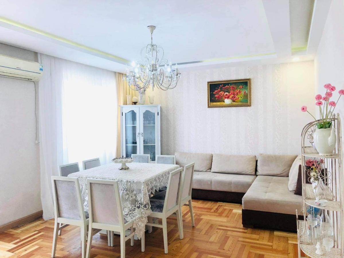 Apartment Near The Sea Batumi Bagian luar foto