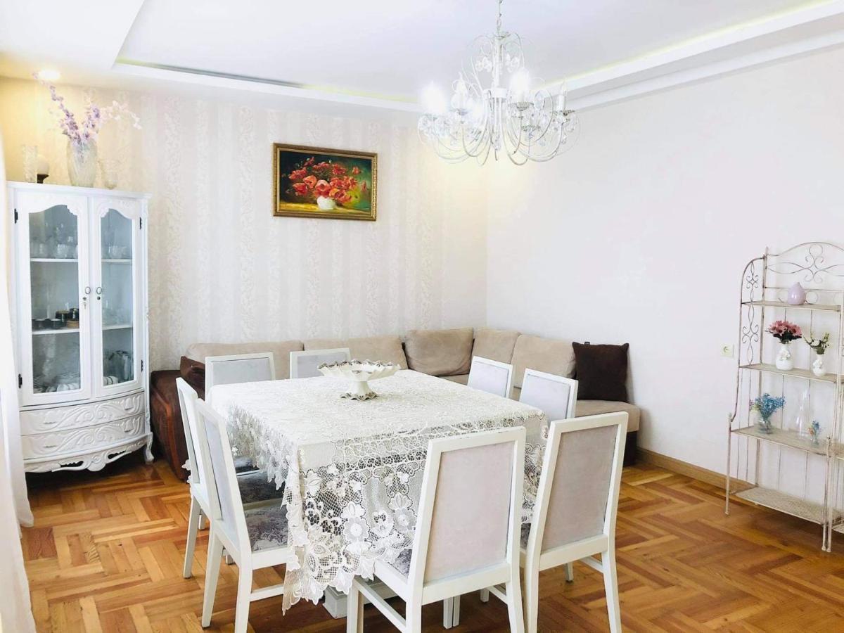 Apartment Near The Sea Batumi Bagian luar foto