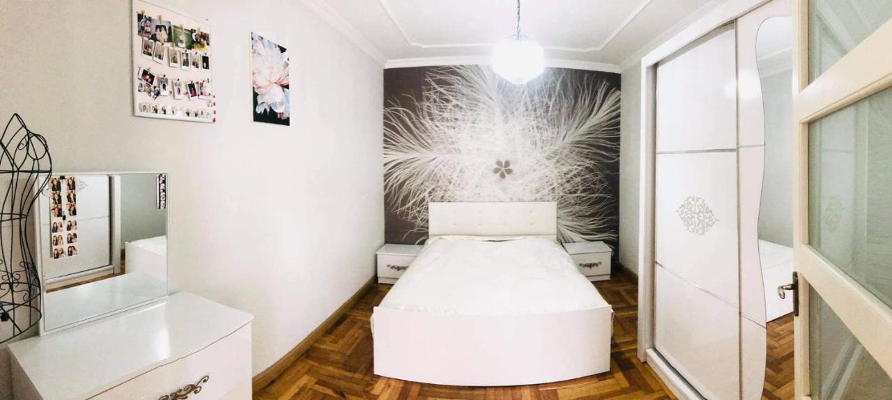 Apartment Near The Sea Batumi Bagian luar foto
