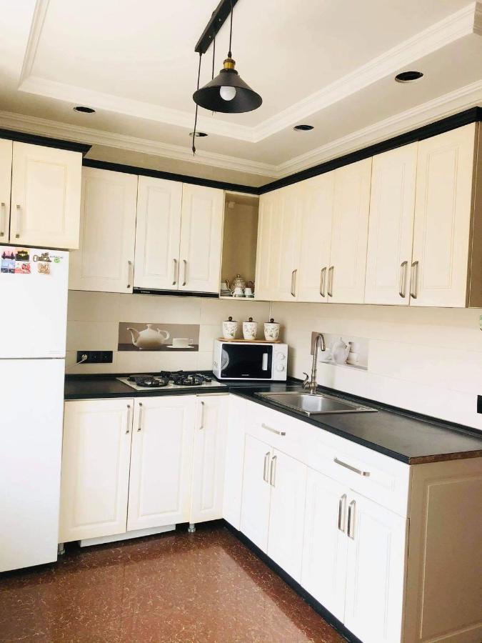 Apartment Near The Sea Batumi Bagian luar foto