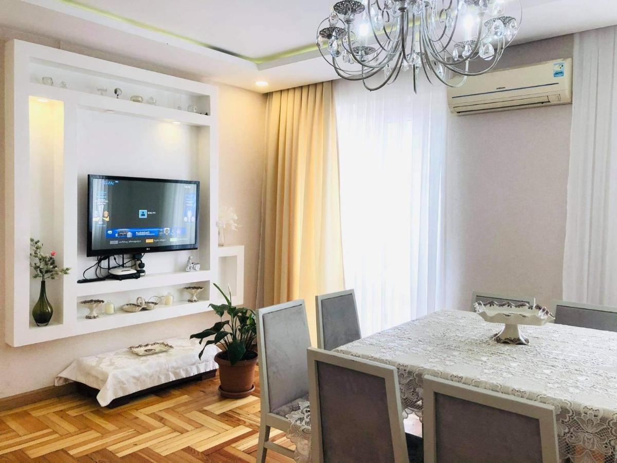 Apartment Near The Sea Batumi Bagian luar foto
