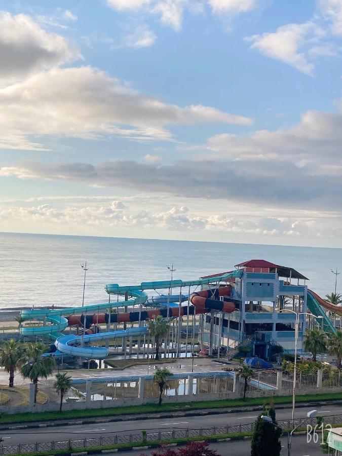 Apartment Near The Sea Batumi Bagian luar foto